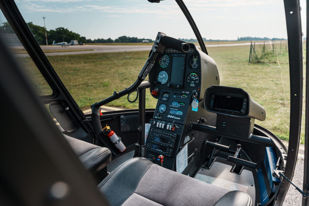 Cockpit R44 Cadet