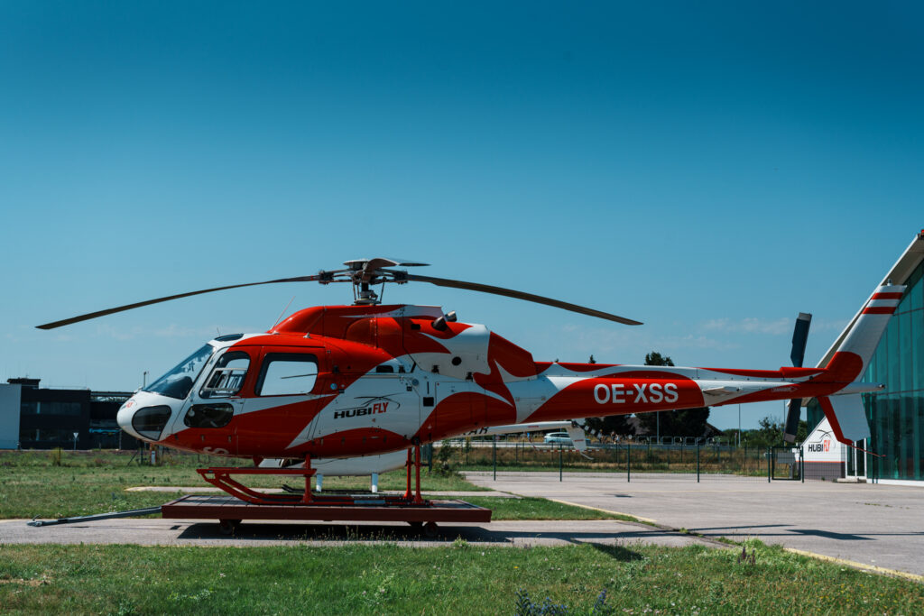 Airbus Helicopters AS355 in rot weiß rot