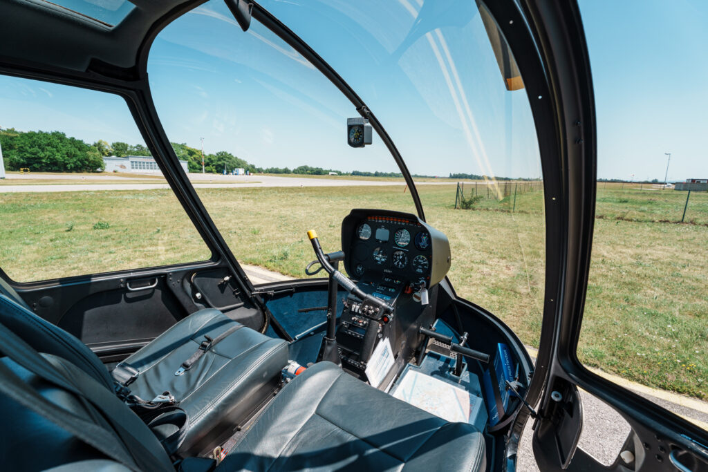 Cockpit R44 Raven II