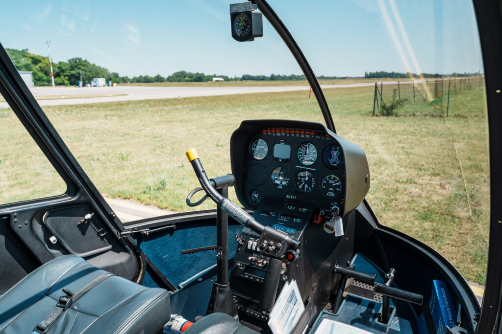 Cockpit Robinson R44 Raven II