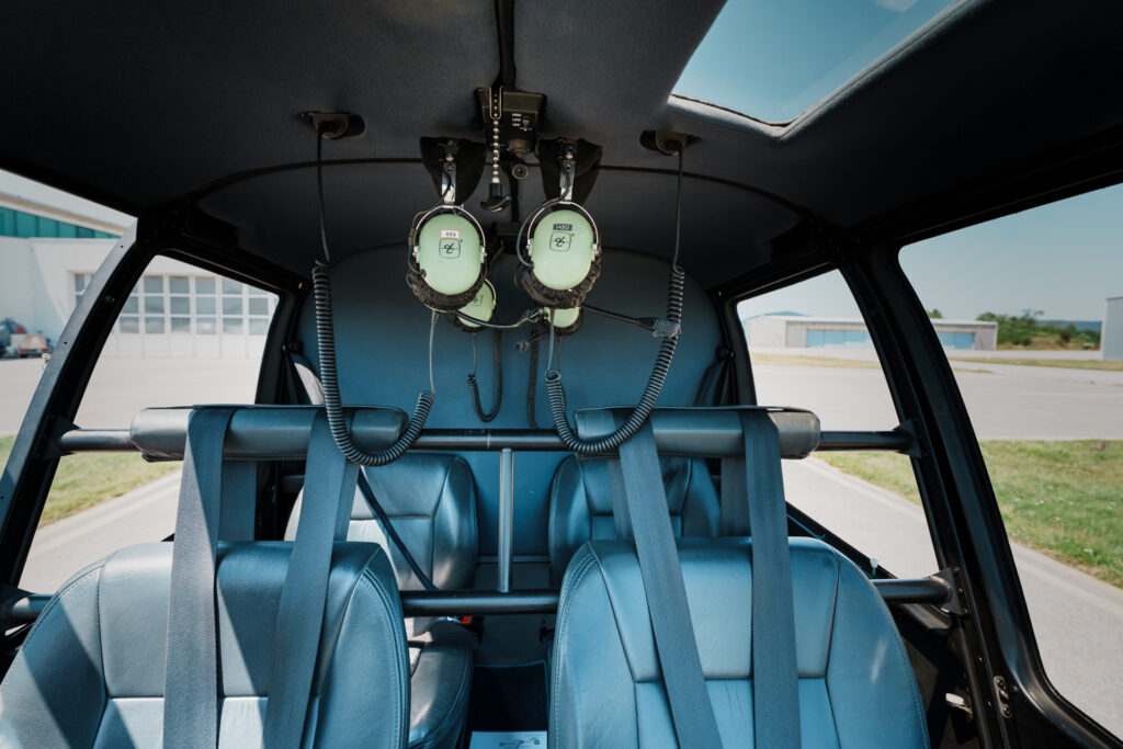 Innenaufnahme R44 Raven II, Sitzplätze Passagiere