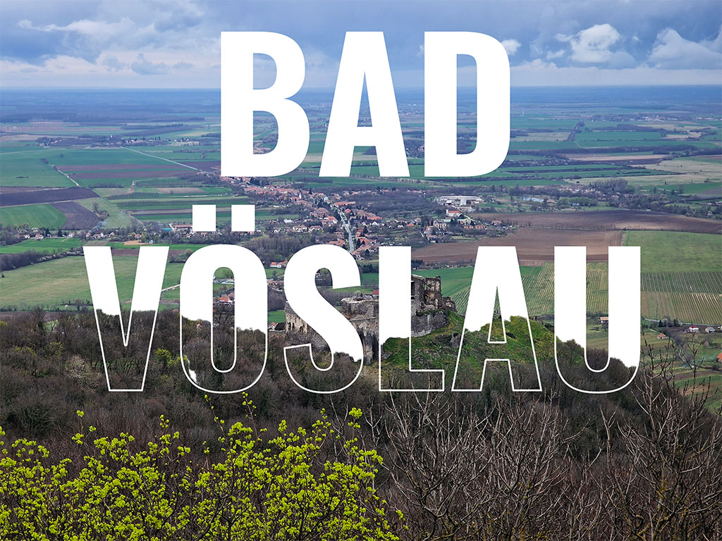 Weinberge und Felder, Schriftzug Bad Vöslau